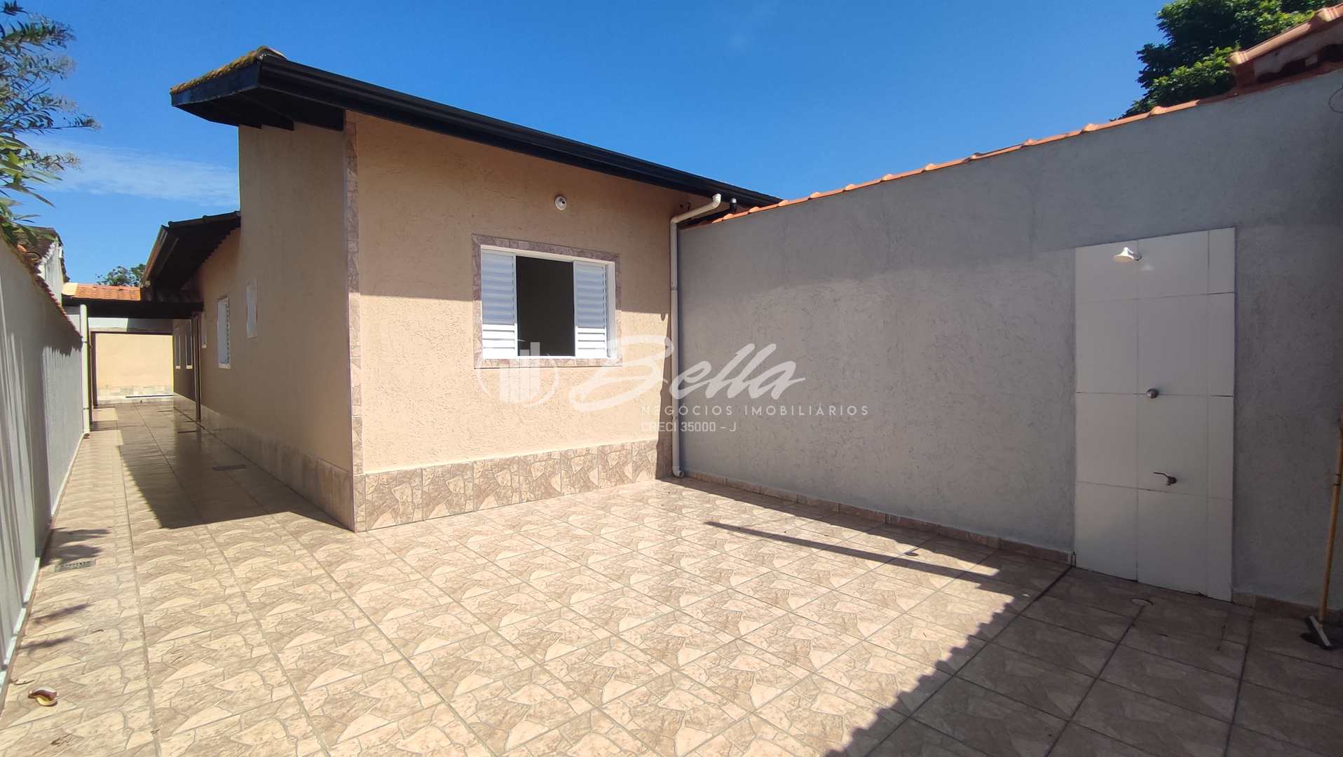 Casa à venda com 2 quartos, 74m² - Foto 1