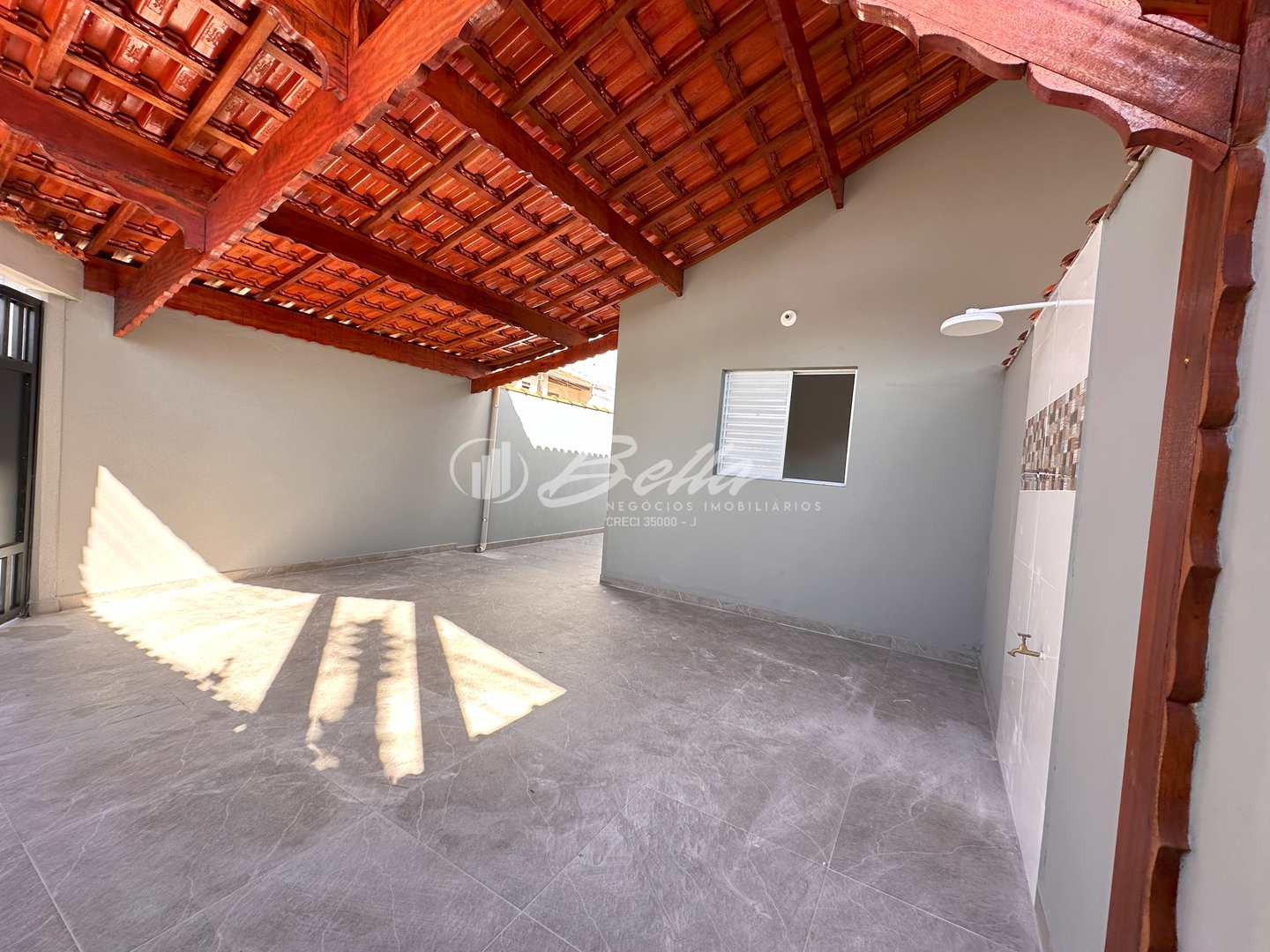 Casa à venda com 2 quartos, 80m² - Foto 2