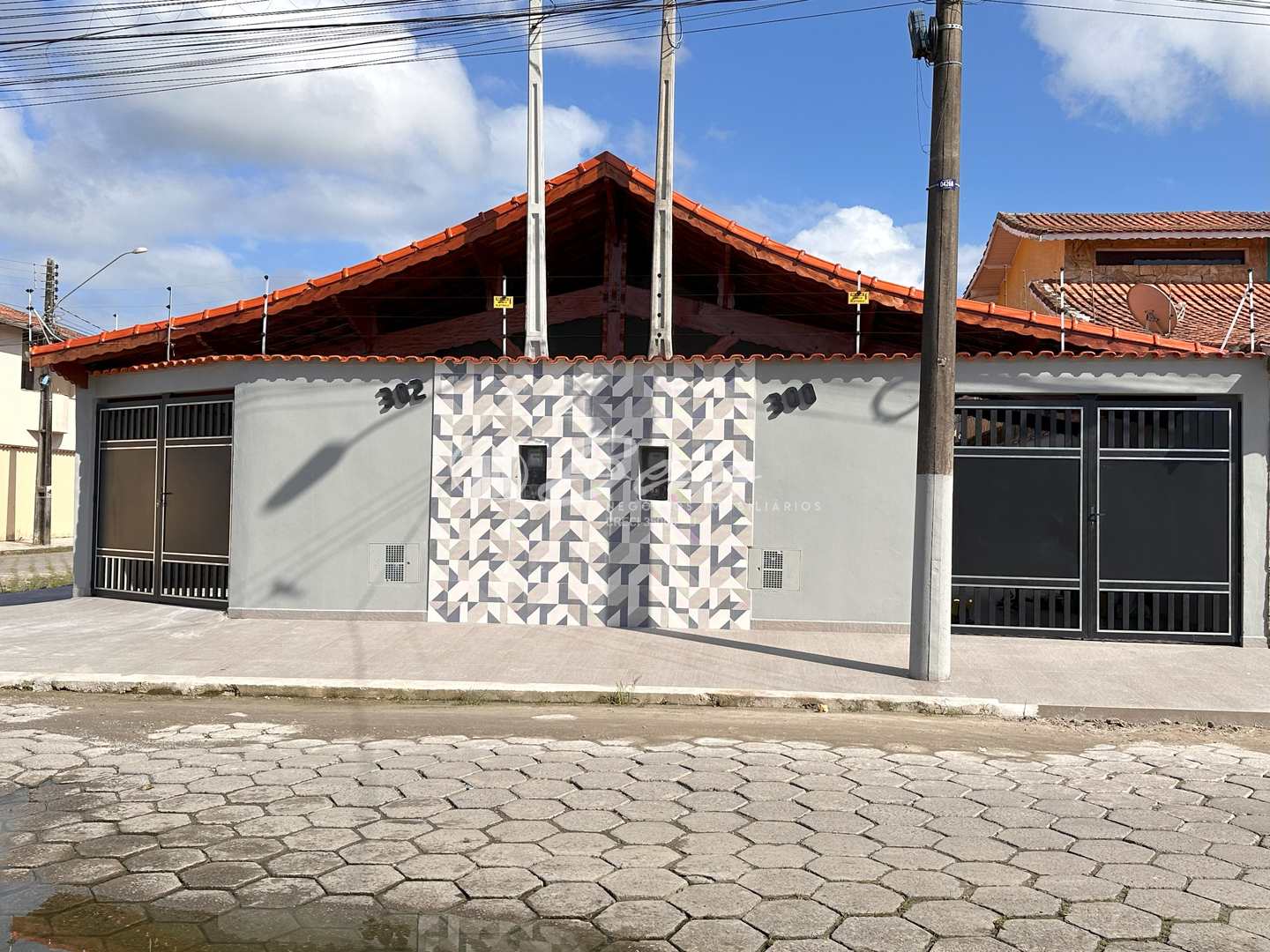 Casa à venda com 2 quartos, 80m² - Foto 1