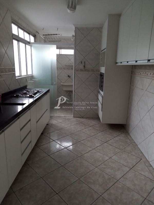 Apartamento à venda com 2 quartos, 70m² - Foto 4