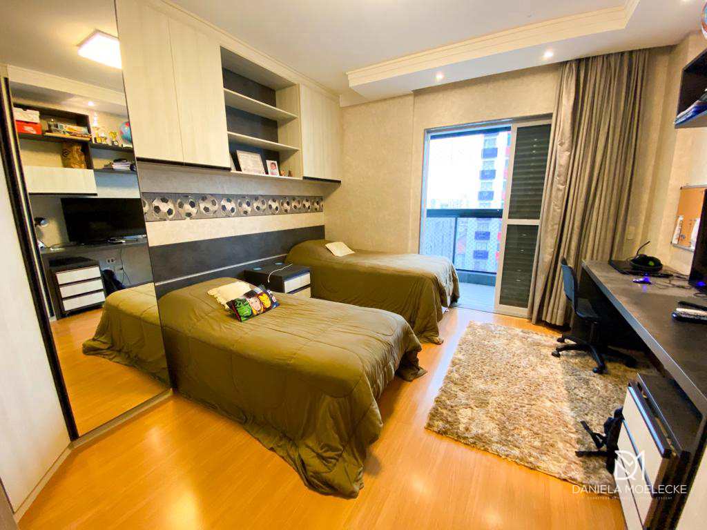 Apartamento à venda com 3 quartos, 210m² - Foto 32