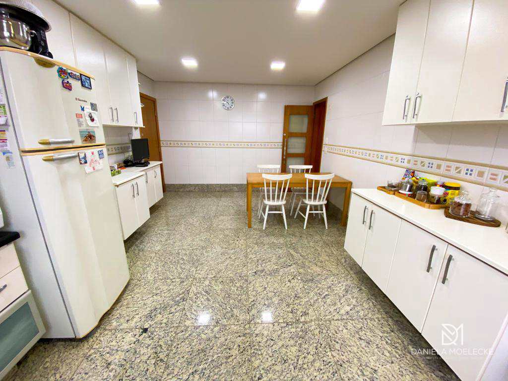 Apartamento à venda com 3 quartos, 210m² - Foto 19