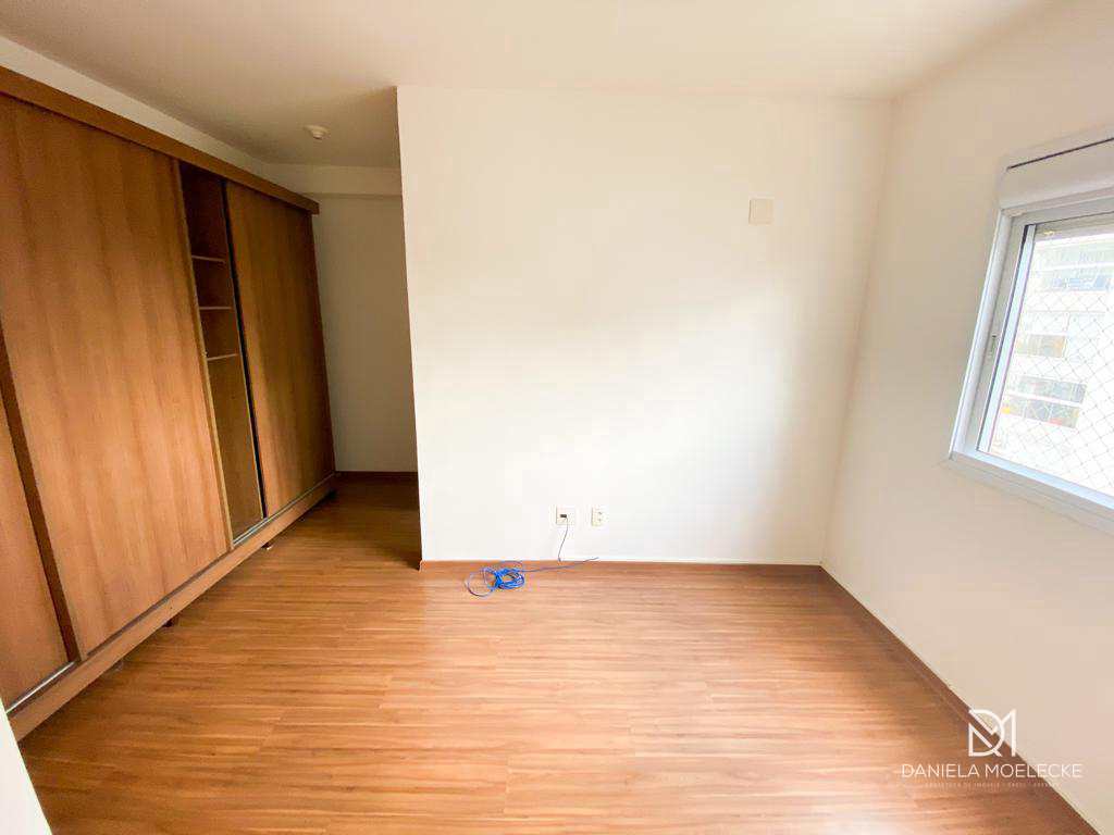 Apartamento à venda com 3 quartos, 111m² - Foto 9