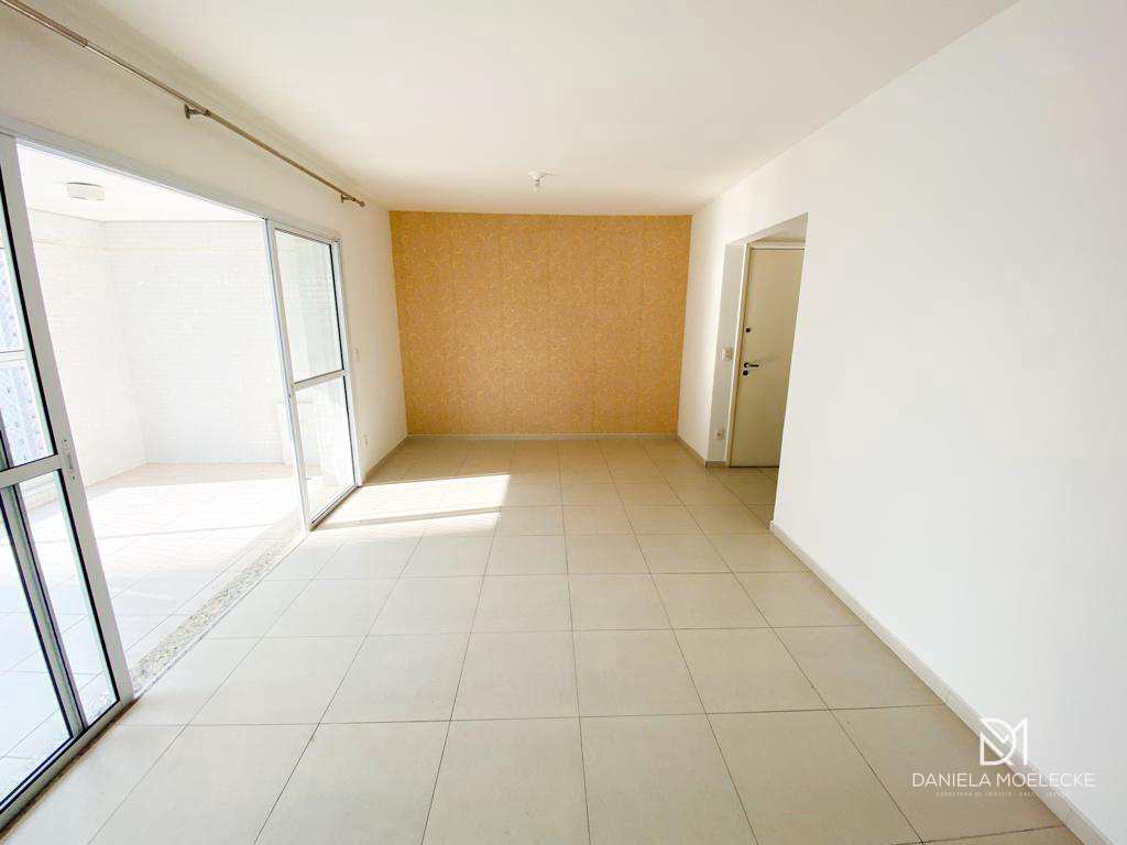 Apartamento à venda com 3 quartos, 111m² - Foto 2