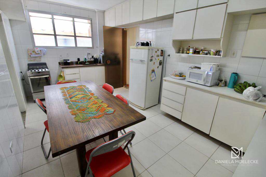 Apartamento à venda com 3 quartos, 158m² - Foto 9