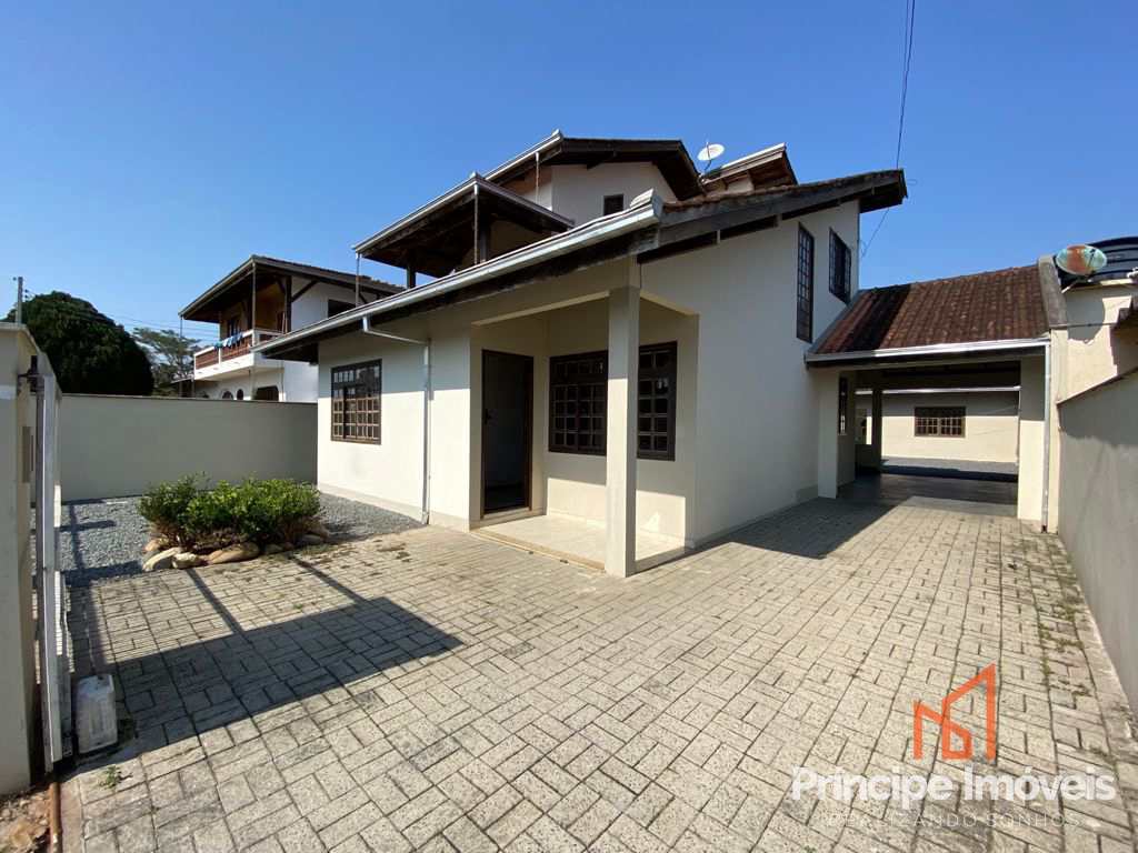 Casa para Venda com 4 dormitórios no Espinheiros