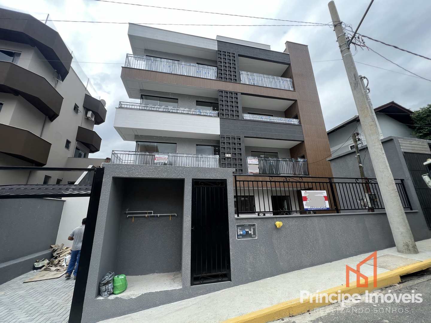 Apartamento com 3 dormitórios no Saguaçu