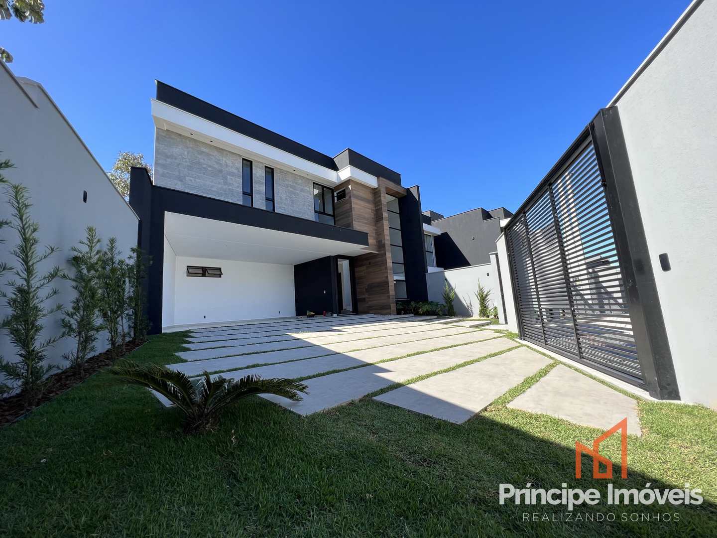Casa com 3 dormitórios em Joinville