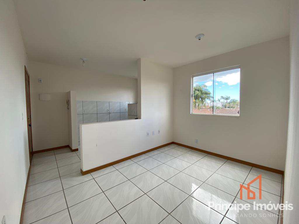 Apartamento com 2 dormitórios no Paranaguamirim