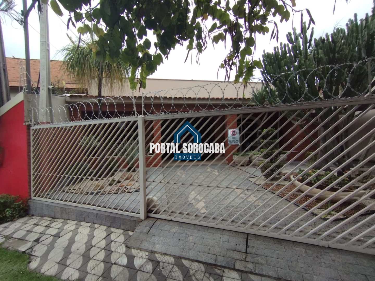 Casa à venda com 4 quartos, 250m² - Foto 1