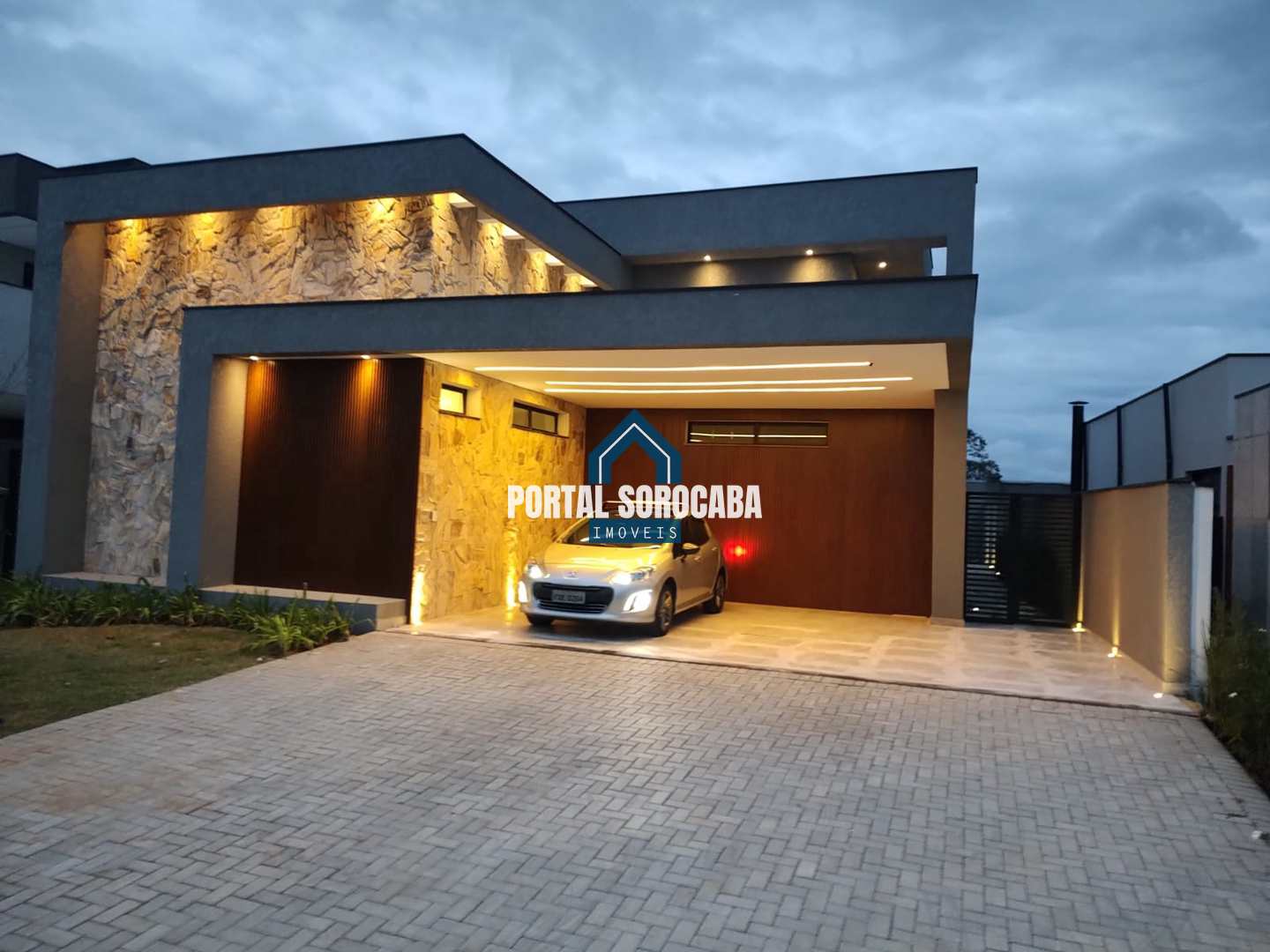 Casa de Condomínio à venda com 3 quartos, 243m² - Foto 1