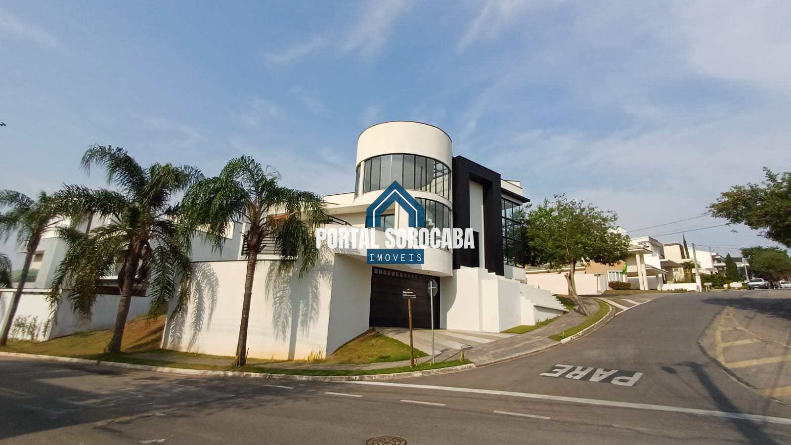 Casa de Condomínio à venda com 3 quartos, 290m² - Foto 1