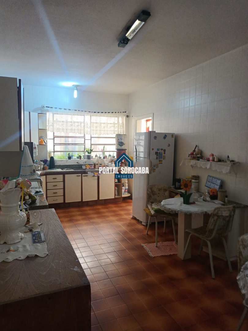 Casa à venda com 3 quartos, 212m² - Foto 2