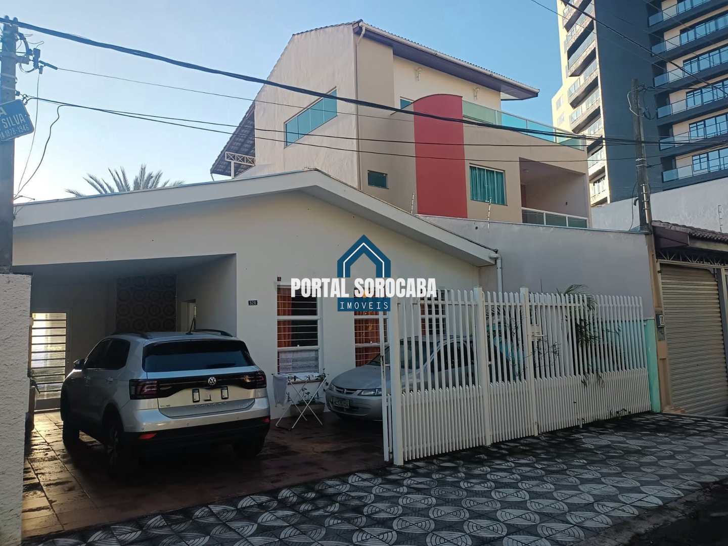 Casa à venda com 3 quartos, 212m² - Foto 1